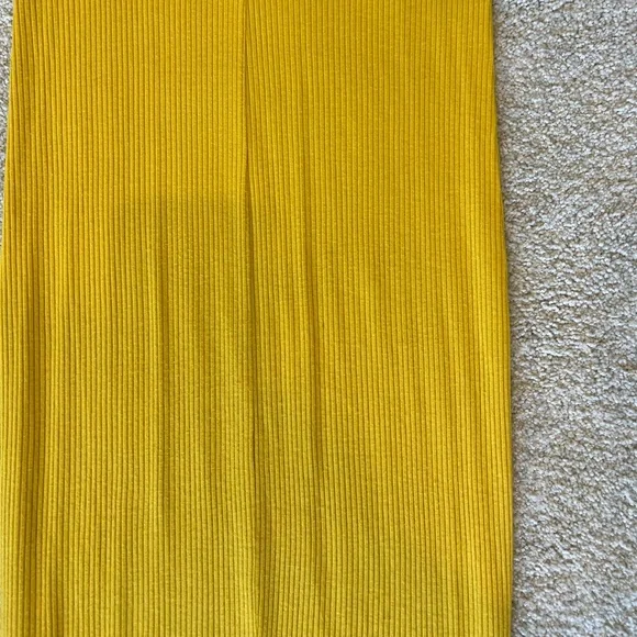 YELLOW DRESS - Picture 3 of 7